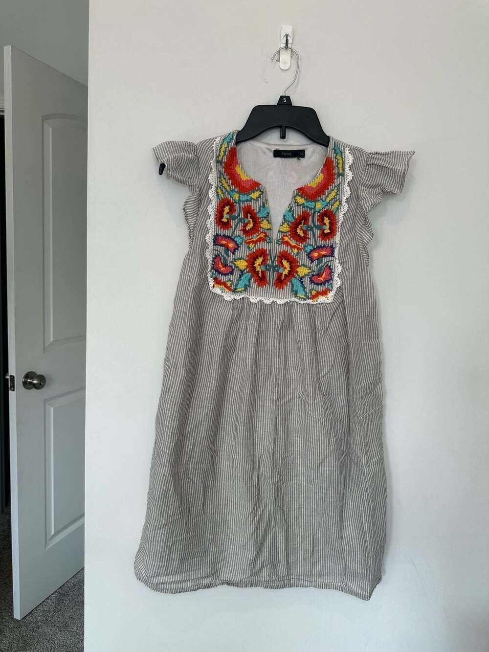 Thml Stripe Embroidered Dress Size XS Gray White Floral Sleeveless Boho
